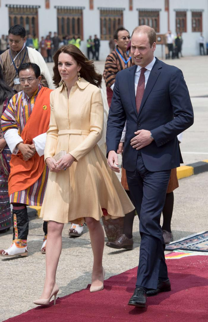 kate middleton arrives at paro international airport in bhutan 07