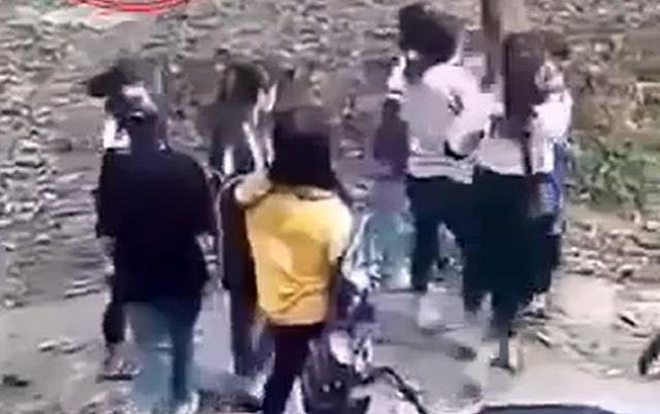 Mâu thuẫn trên mạng xã hội, nhóm nữ học sinh hẹn… đánh nhau Ảnh 2