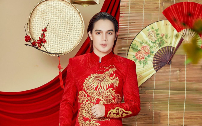 Áo dài hoạ tiết sang trọng mà vẫn trẻ trung cho các chàng du xuân Ảnh 2