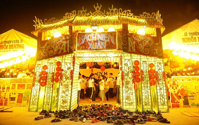 Loạt cổng trại xuân lung linh khiến CĐM ‘hoa mắt': Trường người ta chưa bao giờ khiến mình thất vọng! Ảnh 2