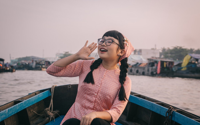 Phương Mỹ Chi lần đầu chia sẻ việc bị nôn mửa, bỏng chân trong quá trình thực hiện MV Đường về quê Ảnh 2