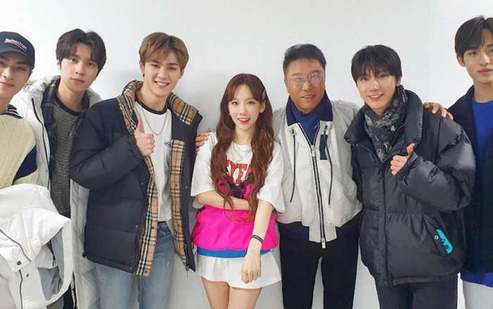 Được 'cưng' như Taeyeon: Đích thân chủ tịch Lee Soo Man dẫn theo dàn hậu bối đến tham dự concert 'The Unseen' Ảnh 2
