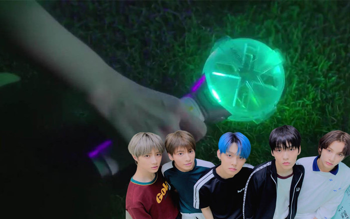 Lighstick chính thức của TXT sau 9 tháng debut được fan ví như… lục lạc đồ chơi Ảnh 2