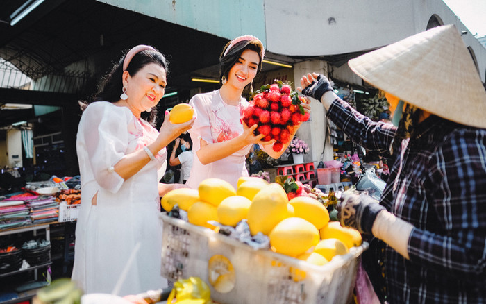 Kim Tuyến cùng mẹ dạo chợ Bến Thành, sắm sửa đón xuân Ảnh 2