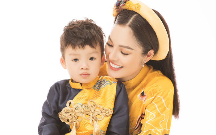 Mẹ con Dương Cẩm Lynh diện áo dài cực xinh trước thềm xuân Canh Tý 2020 Ảnh 2