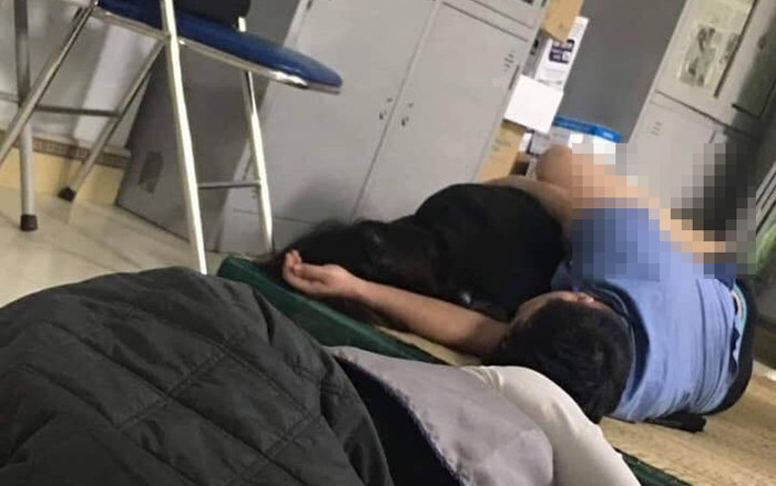 Tạm đình chỉ nam bác sĩ để xác minh việc 'ôm nữ sinh viên ngủ trong ca trực' Ảnh 2