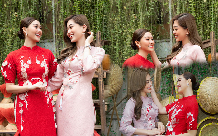Cặp đôi á hậu 'đẹp vạn người mê' Phương Nga - Tường San diện áo dài rực rỡ du xuân Ảnh 2