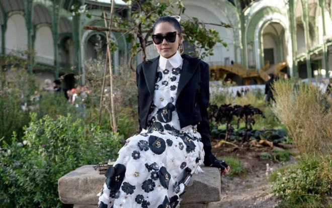 'Phạm Băng Băng' xứ Thái mô phỏng gu thời trang của Karl Lagerfeld tại Paris Fashion Week Ảnh 2