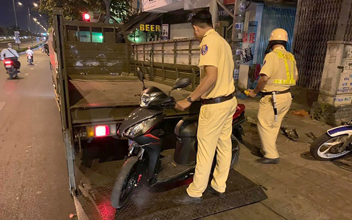 Bị cướp giật trên đường về quê ăn Tết, nạn nhân được CSGT hộ tống về tận nhà trọ Ảnh 2
