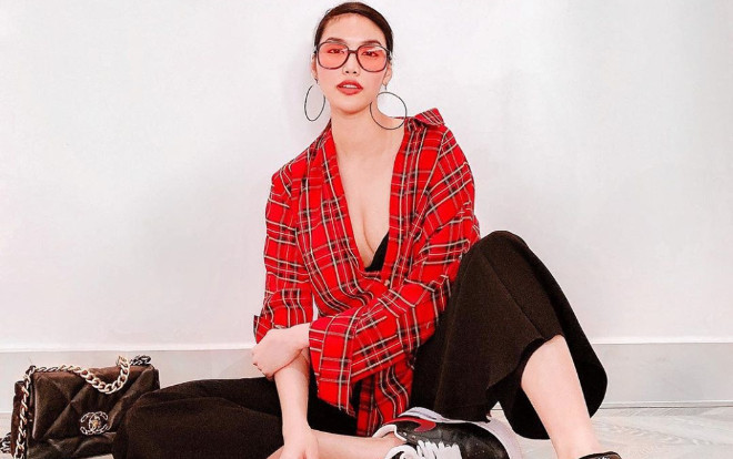 Lan Khuê gợi cảm lấp ló vòng một đẫy đà và sành điệu khi mang đôi giày của G-Dragon Ảnh 2