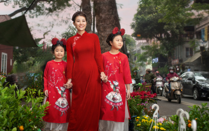 3 mẹ con Thanh Hương mặc đồ đôi dạo phố du xuân hút bao ánh nhìn Ảnh 2