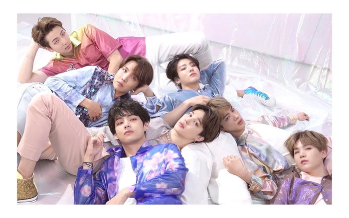 BTS trở thành nghệ sĩ Hàn Quốc đầu tiên có album đạt chứng chỉ Bạch Kim tại Mỹ! Ảnh 2