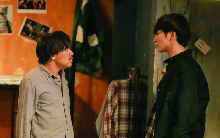 Giao thừa Tết Canh Tý xem tập 4 'Bố già': Mâu thuẫn đỉnh điểm, Tuấn Trần cầm dao đe dọa Trấn Thành? Ảnh 2