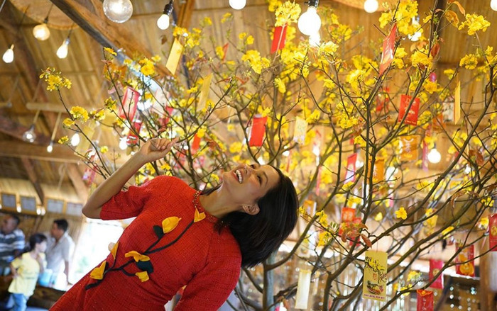 Vừa hái cafe vừa trổ tài catwalk 'sương sương' chỉ có thể là H'Hen Niê Ảnh 2