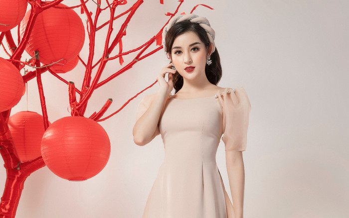 Sau sự cố bị ngất ở sân bay ngày cuối năm, Á hậu Huyền My tái xuất nóng bỏng trong bộ ảnh Tết Ảnh 2