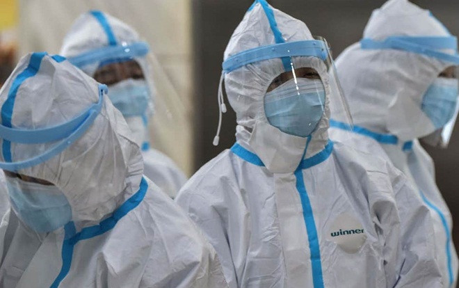 Bác sĩ Vũ Hán mặc tã khi chiến đấu chống virus corona Ảnh 2