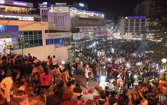 Hàng loạt điểm du lịch 'thất thủ' trong dịp Tết: Nghĩ đến chuyện di chuyển giữa 'biển người' đúng là 'cực hình' Ảnh 2