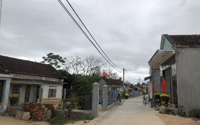 Cha dẫn bạn về đánh bài, con trai tẩm xăng tự thiêu Ảnh 2