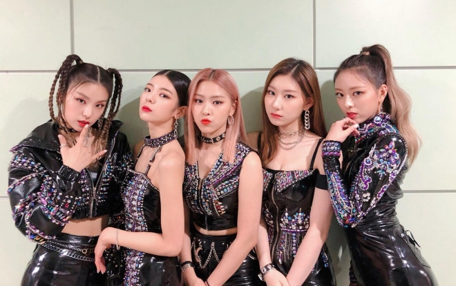 Itzy không sử dụng micro khi trình diễn trên sóng truyền hình Mỹ, netizen mỉa mai: 'Chẳng khác gì 1 nhóm nhảy bình thường' Ảnh 2