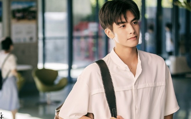 Tống Uy Long của 'Trạm kế tiếp là hạnh phúc': Tiểu thịt tươi sinh năm 1999, dính nhiều tin đồn tình ái Ảnh 2