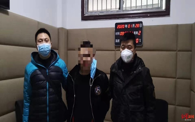 Rà soát ngăn virus corona, cảnh sát bất ngờ bắt được nghi phạm lẩn trốn suốt 17 năm Ảnh 2