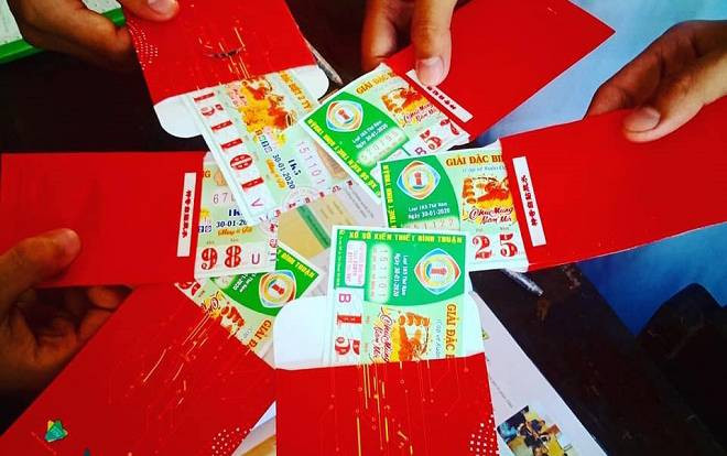 'Chất' như thầy giáo 'trường người ta', lì xì 'tiền tỷ' cho học trò ngay dịp đầu năm mới Ảnh 2