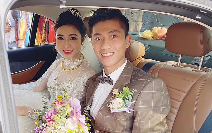 Tiền vệ Phan Văn Đức dùng xe sang gần 3 tỷ để rước cô dâu Nhật Linh Ảnh 2
