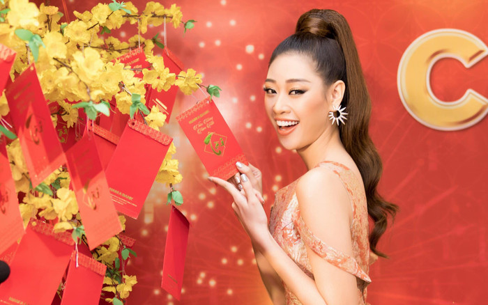 Xông đất thảm đỏ sự kiện đầu năm, Khánh Vân tinh tế dùng lại 'bùa may mắn' Ảnh 2