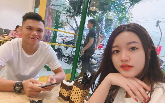 Nàng WAGs mới nổi đẹp như thiên thần của tuyển thủ Việt Nam Ảnh 2