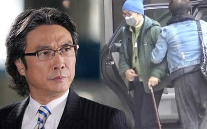 Lưu Tùng Nhân chống gậy, nhờ vợ dìu dắt vào trung tâm điều trị sức khỏe sau khi bị đột quỵ Ảnh 2