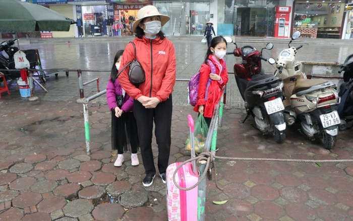 Nhà trường thông báo nghỉ 1 tuần để tránh virus corona, phụ huynh người đưa con về quê ‘lánh nạn’, vợ chồng cắt cử nhau nghỉ làm trông con Ảnh 2