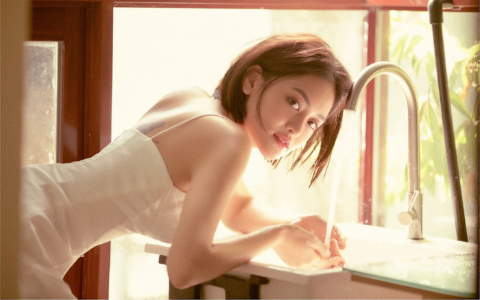 Không lộng lẫy, kiêu kỳ, Thùy Anh đẹp gợi cảm trong bộ ảnh đón tuổi mới Ảnh 2