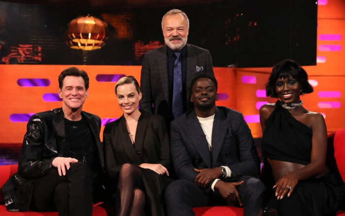 Sao nữ Harley Quinn thanh lịch hết cỡ với trang phục của NTK Công Trí trên truyền hình Ảnh 2