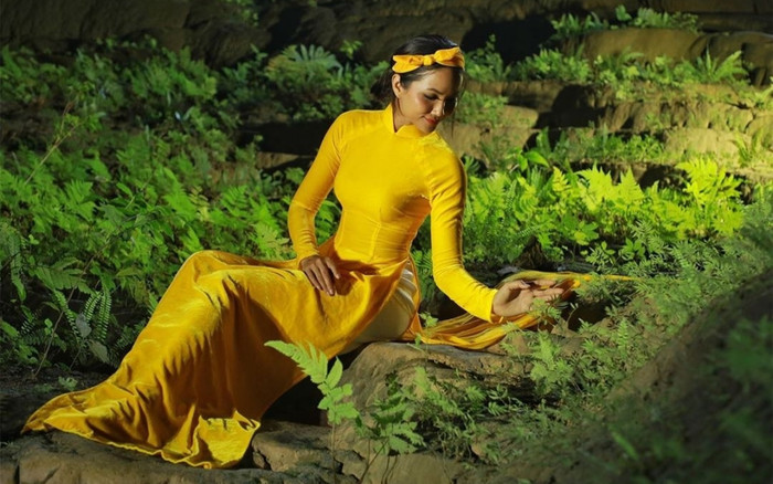 H'Hen Niê đẹp tinh khôi khi diện áo dài giữa hang Sơn Đoòng, không chỉ đẹp mà còn đầy ý nghĩa Ảnh 2