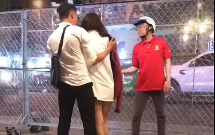 Bắt gặp bạn gái diện 'cây đồ' mình tặng tình tứ với người khác, chàng trai đến nói phải trái nhưng lại bị 'ăn tát' Ảnh 2