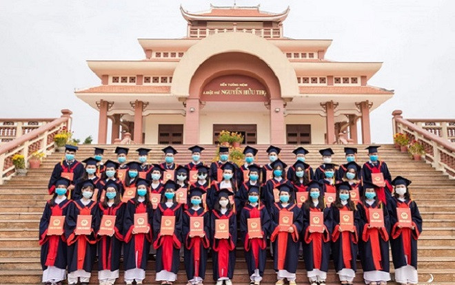 Chụp kỷ yếu giữa mùa dịch Corona, lớp học nảy ra sáng kiến 'đẹp - độc - lạ' khiến CĐM thích thú Ảnh 2