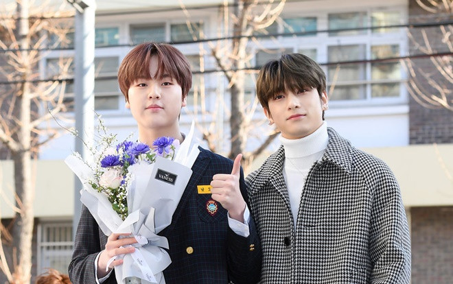 Lee Han Gyul (X1) dẫn Nam Do Hyun đi dự lễ tốt nghiệp: Đẹp xuất sắc trong đồng phục học sinh! Ảnh 2