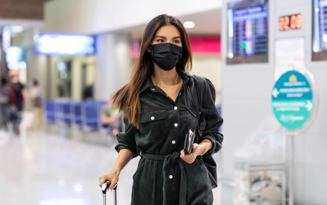 Minh Tú mặc jumpsuit cute nhưng vẫn lén khoe vòng 1 tại sân bay, sang Mỹ tham dự New York Fashion Week Ảnh 2