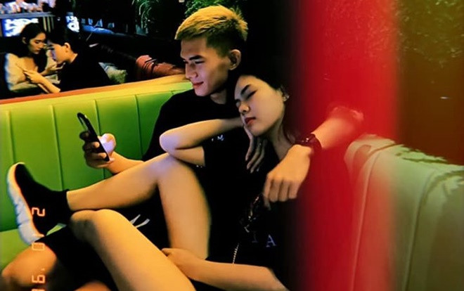 Loạt ảnh lãng mạn của Ngọc Trinh và hot boy U21 Việt Nam Ảnh 2