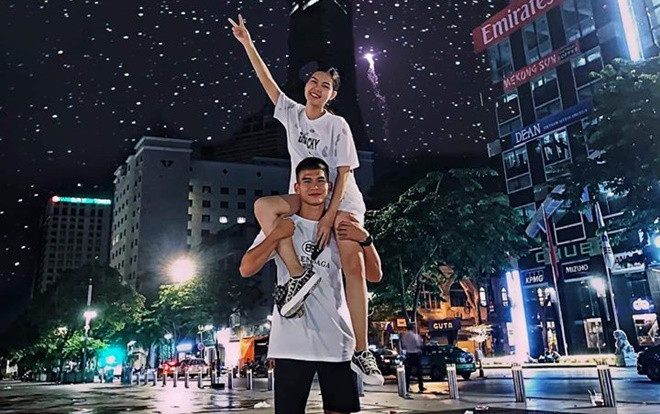 Vì sao Ngọc Trinh yêu chàng cầu thủ kém 2 tuổi? Ảnh 2