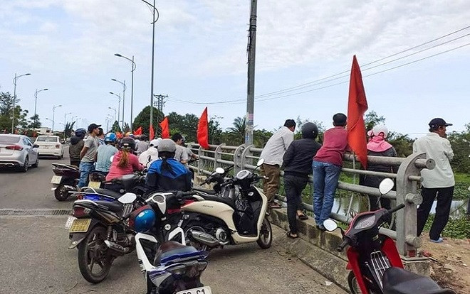 Bị truy đuổi sau 2 lần cướp tiệm vàng, thanh niên nhảy cầu chết đuối trên đường tẩu thoát Ảnh 2