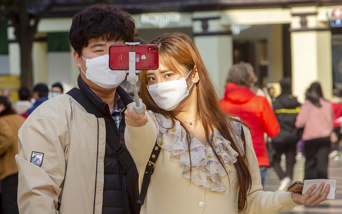 Trung Quốc giữa đại dịch virus corona: Làm việc, học hành, hẹn hò hay cả kết hôn đều trên smartphone và máy tính Ảnh 2