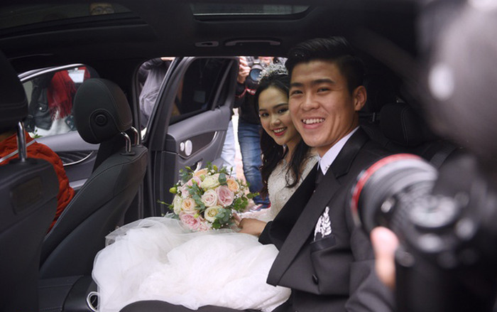 Duy Mạnh cười tít mắt khi vừa đón được dâu, dân mạng trêu đùa: 'Lừa được con gái nhà người ta rồi' Ảnh 2