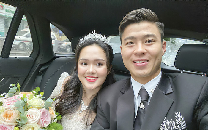 Cầu thủ Duy Mạnh đón cô dâu Quỳnh Anh bằng Mercedes-Benz GLC 300 hơn 2 tỷ đồng Ảnh 2