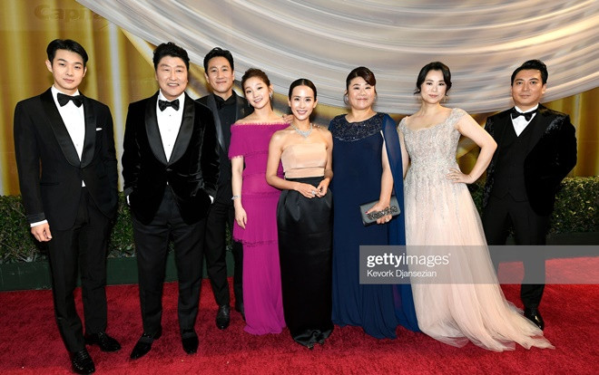 Dàn diễn viên Hạ cánh nơi anh, Ký sinh trùng bừng sáng trên thảm đỏ 'Oscar 2020': Knet chê bai trang phục! Ảnh 2