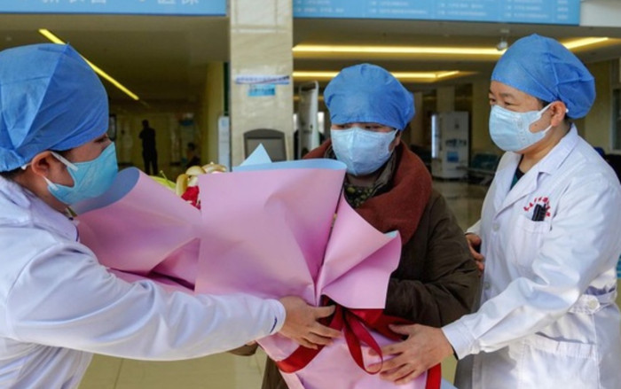 3 bệnh nhân từng nhiễm virus corona sau khi trở về từ Vũ Hán sẽ được xuất viện chiều nay Ảnh 2