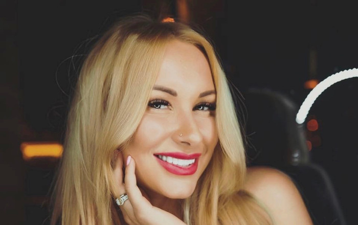 Lộ nội y khi hát quốc ca, nữ chủ tịch đội bóng có thể đi tù Ảnh 2