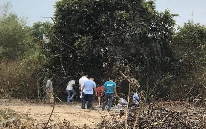 Tá hỏa phát hiện bộ xương người trong bụi cây khi đi cắt cỏ Ảnh 2