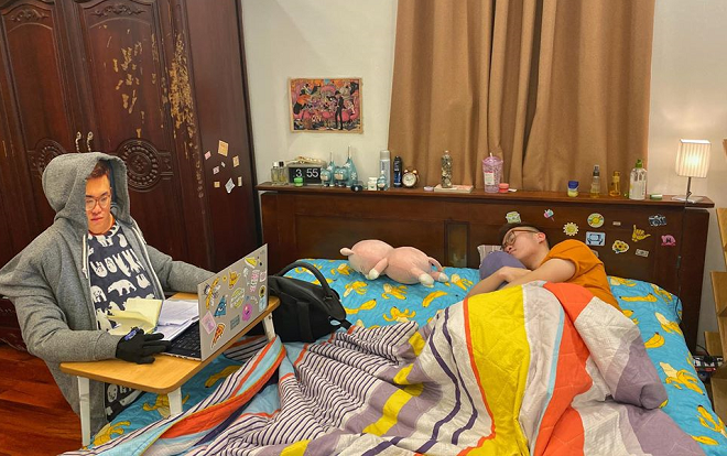 Học online, giáo viên bắt bật camera để kiểm tra và chiêu trò 'lách luật' của nam sinh khiến CĐM cười ngất Ảnh 2