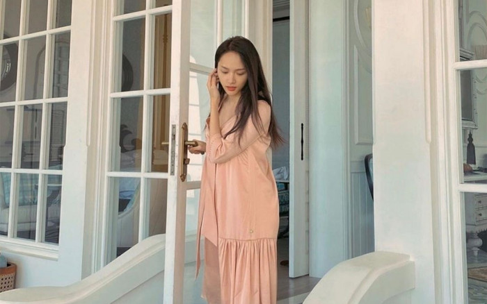 Thần thái 'cân' tất cả, Hương Giang đẹp tuyệt vời dù diện váy ém nhẹm 3 vòng Ảnh 2